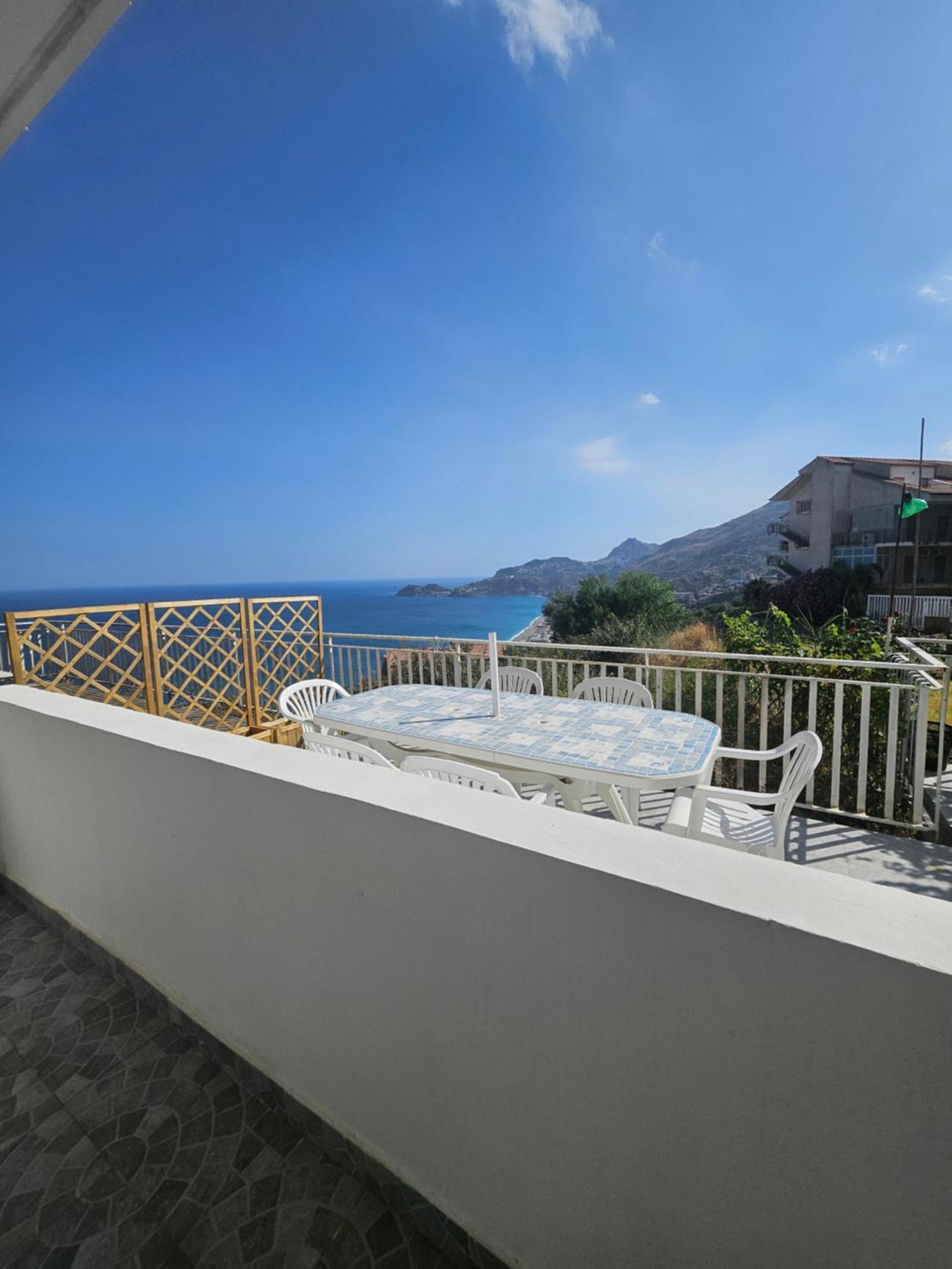 Nuova Casa Giulia Apartment Letojanni Exterior photo