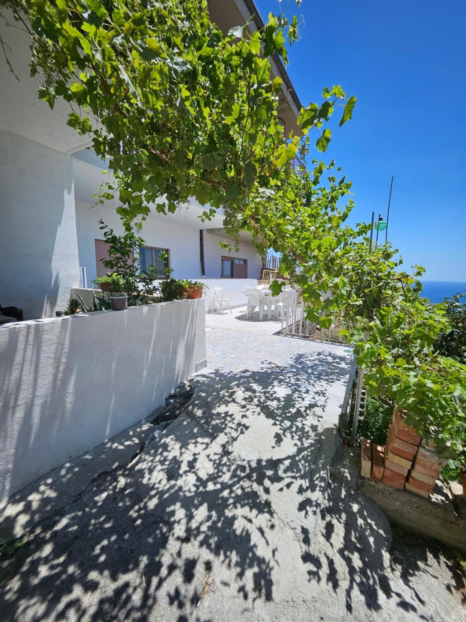 Nuova Casa Giulia Apartment Letojanni Exterior photo